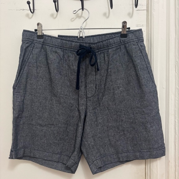 Banana Republic Men’s 7” Deck Shorts - Picture 5 of 12